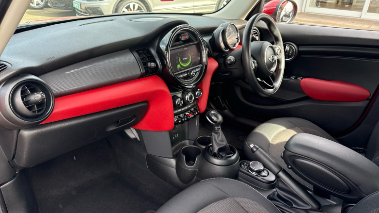 MINI Hatchback 1.5 Cooper 5dr Auto Petrol Hatchback